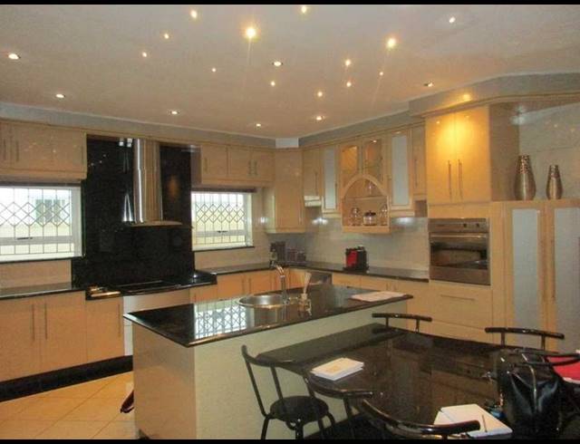 4 BEDROOM HOUSE FOR SALE IN OSLO BEACH